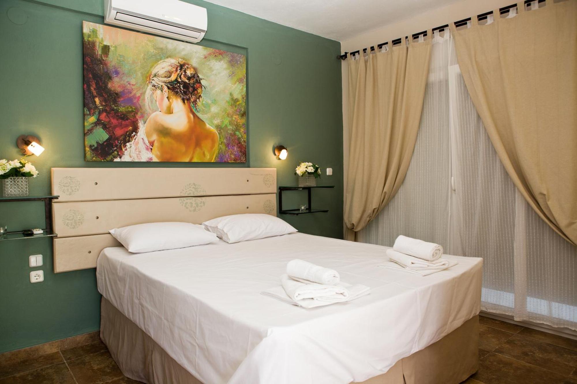 Axion Esti Apartments Skopelos Town Ruang foto