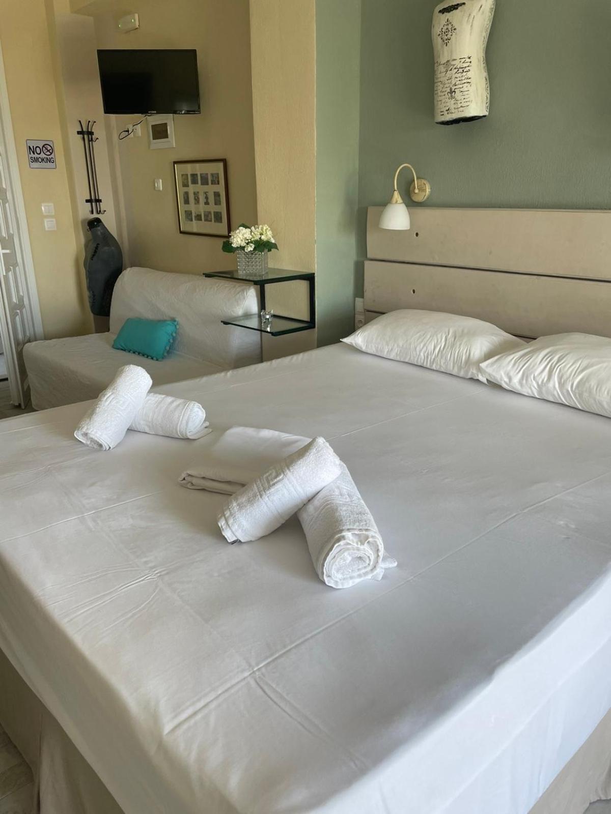 Axion Esti Apartments Skopelos Town Ruang foto