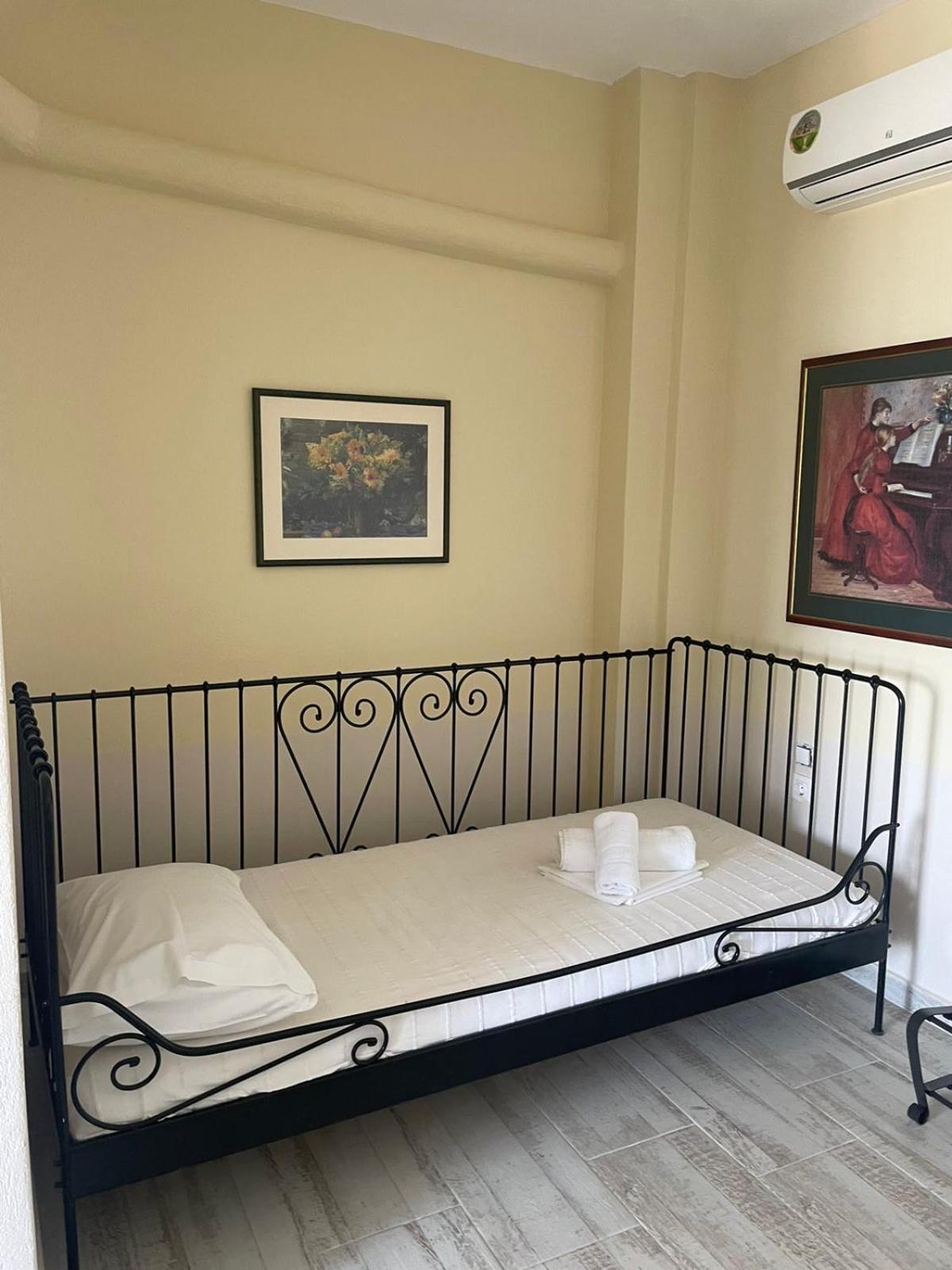 Axion Esti Apartments Skopelos Town Ruang foto