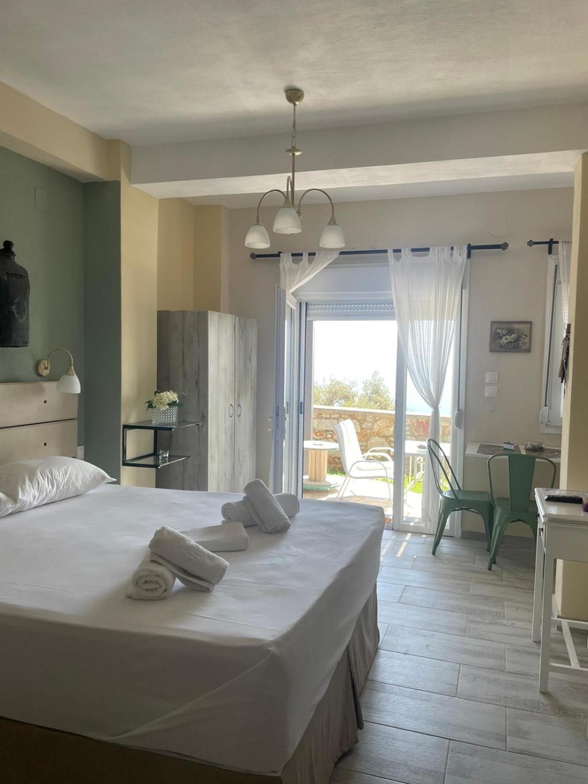 Axion Esti Apartments Skopelos Town Bagian luar foto