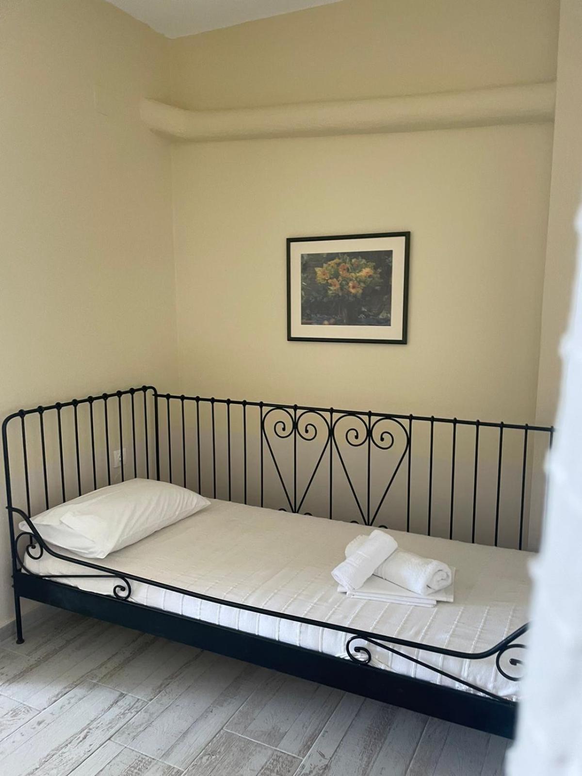 Axion Esti Apartments Skopelos Town Ruang foto